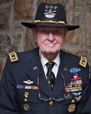 LTG(R)_Hal_Moore_at_West_Point_10_May_2010.JPG