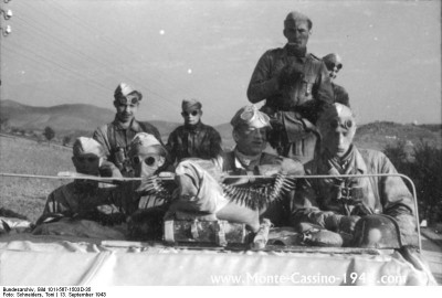 bundesarchiv_bild_101i-567-1503d-35,_italien,_abruzzen._abmarsch_fallschirmjäger_monte_cassino_1944_com.jpg