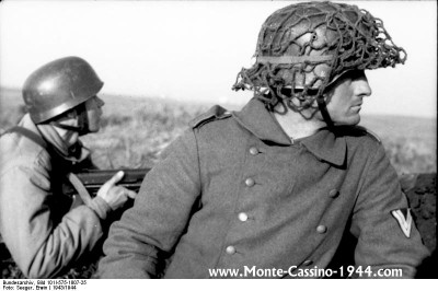 bundesarchiv_bild_101i-575-1807-25,_italien,_fallschirmjäger,_soldat_monte_cassino_1944_com.jpg