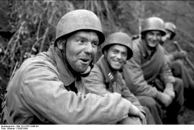 Bundesarchiv_Bild_101I-576-1846-04,_Italien,_Fallschirmjäger_bei_Rast.jpg